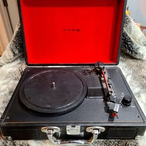 Breifcase record player no charger$10 amazon
